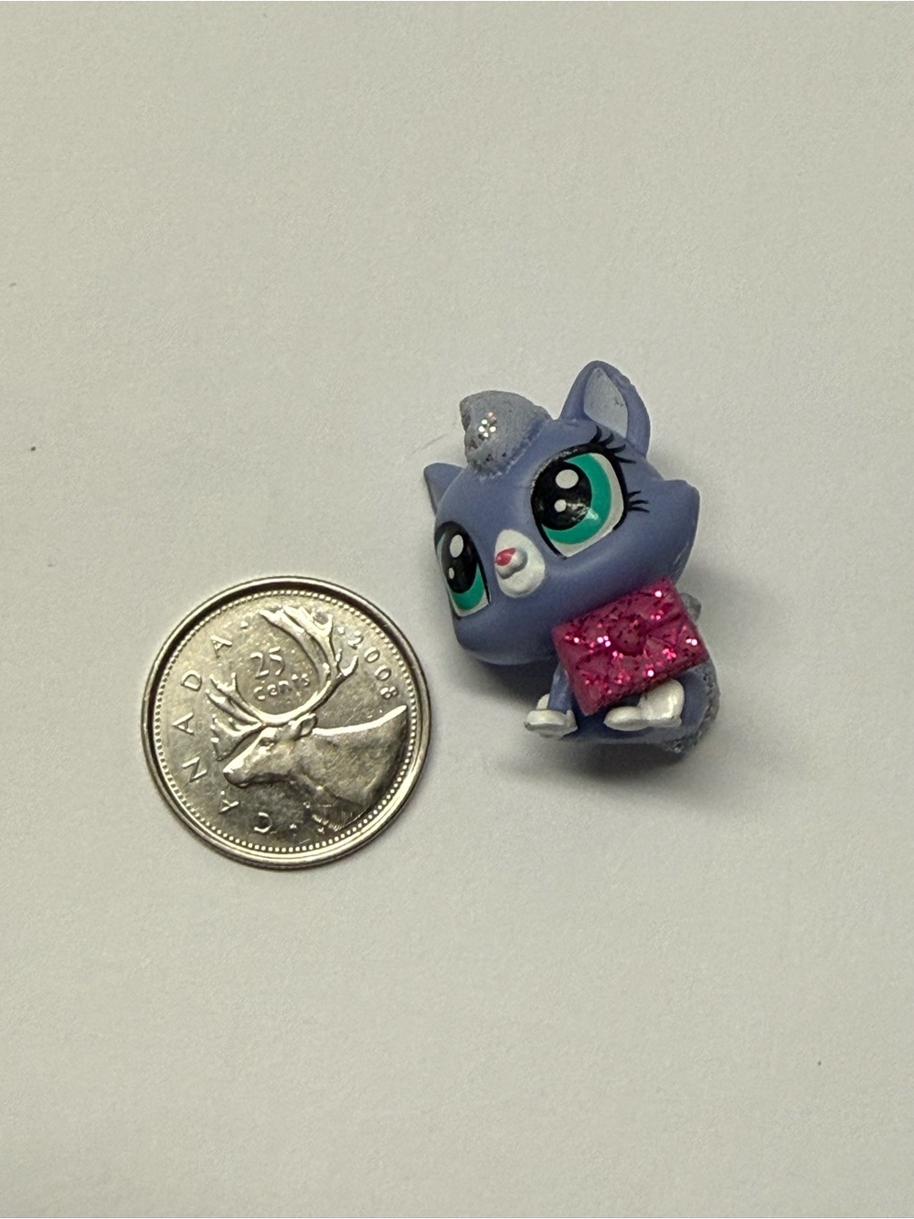 Littlest Pet Shop #4149 Ziza Glitterton Baby with a accessory